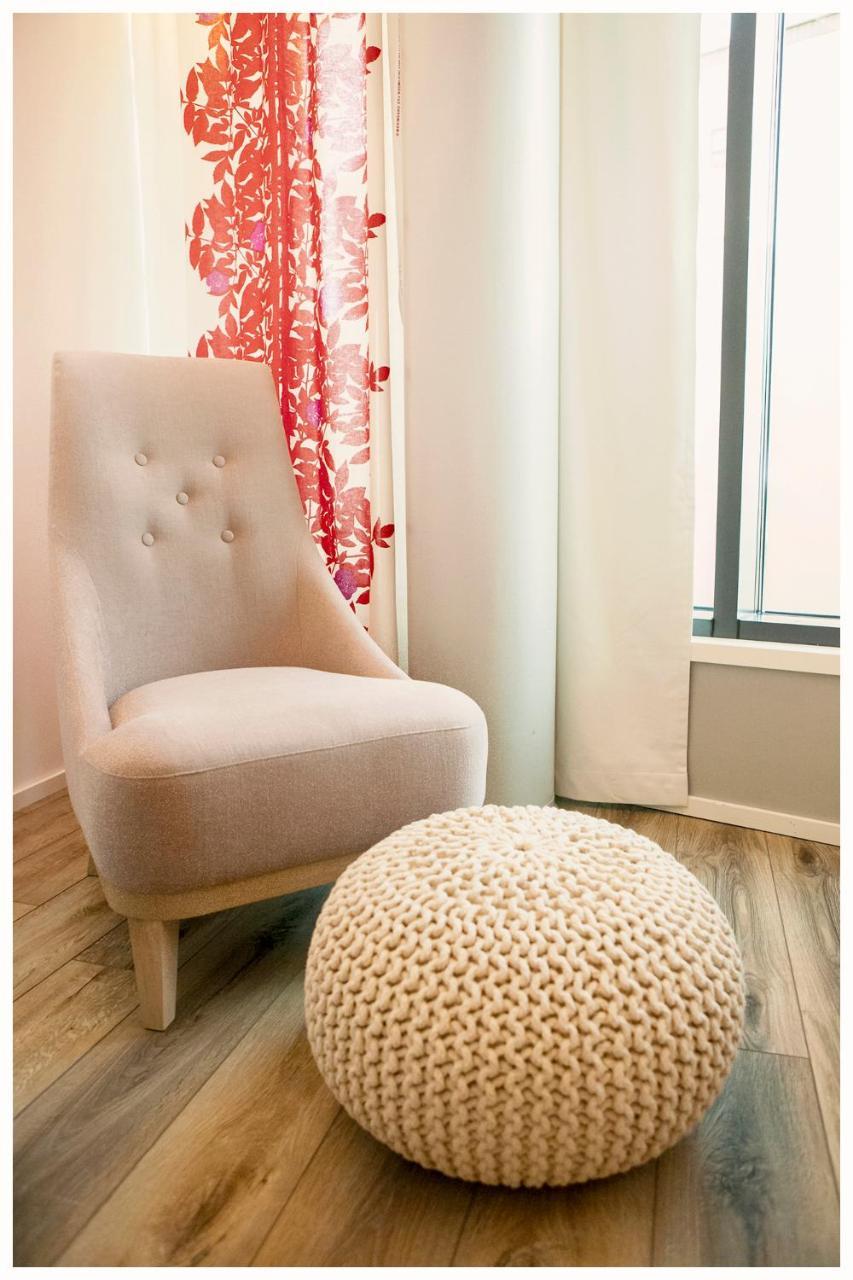 Crystal Arctic Suites Rovaniemi Exterior foto A chair with a pouf